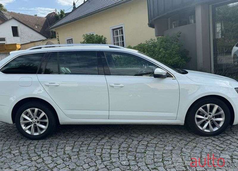 2019' Skoda Octavia photo #2