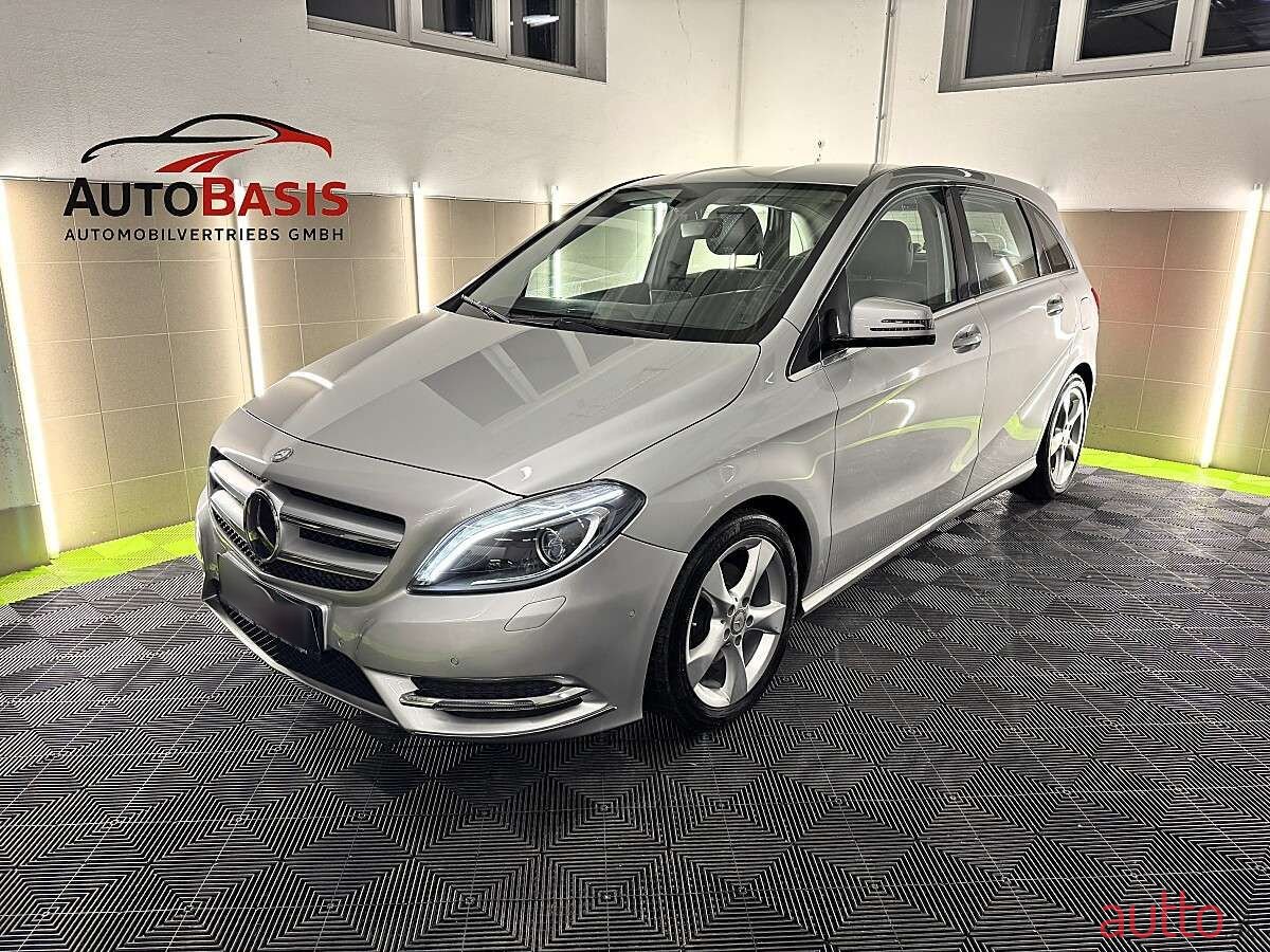 2013' Mercedes-Benz B-Klasse photo #1