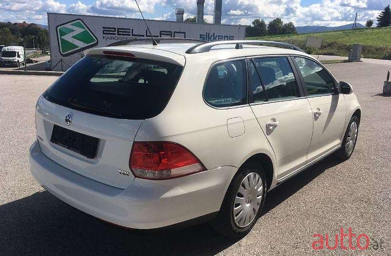 2008' Volkswagen Golf photo #4