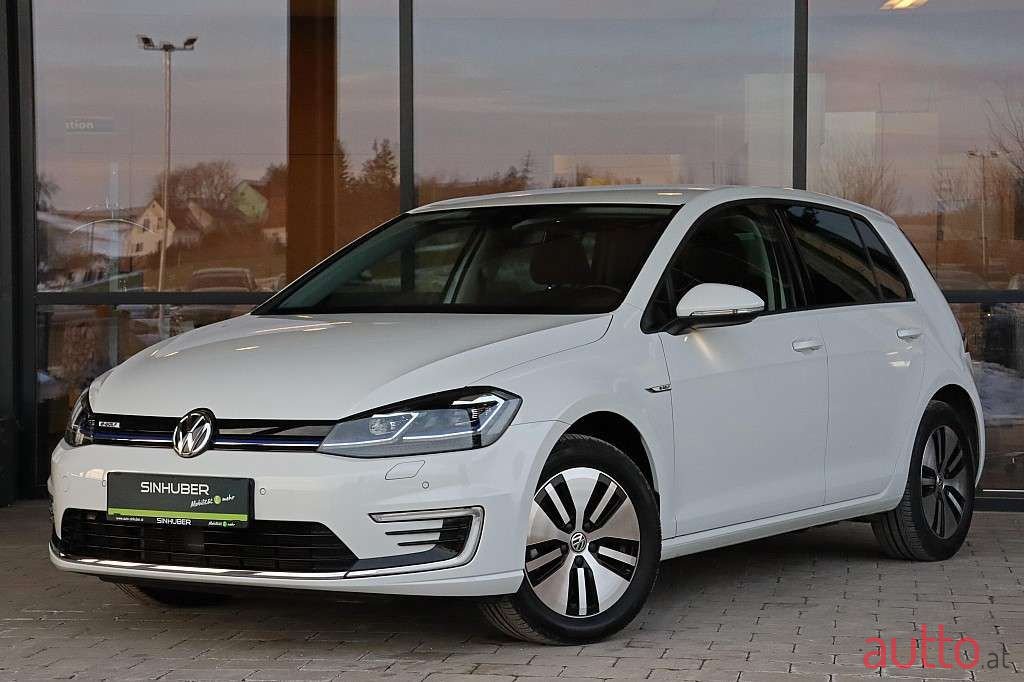 2020' Volkswagen Golf photo #1