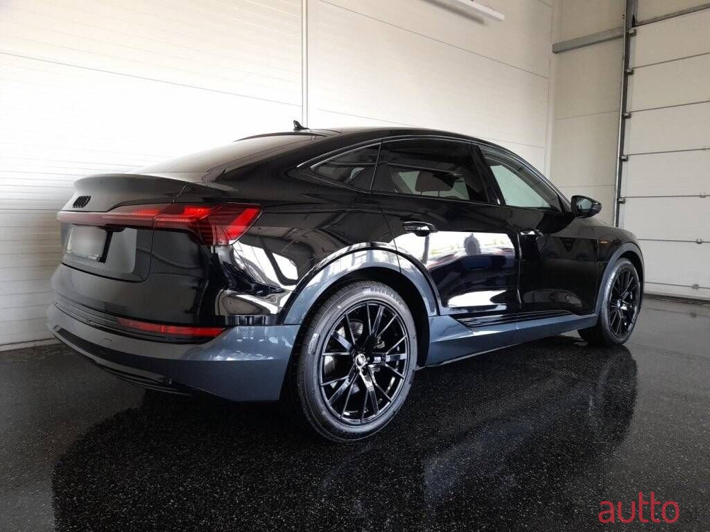 2022' Audi e-tron photo #2
