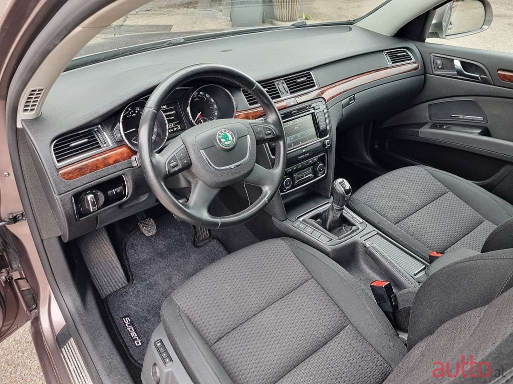 2010' Skoda Superb photo #6