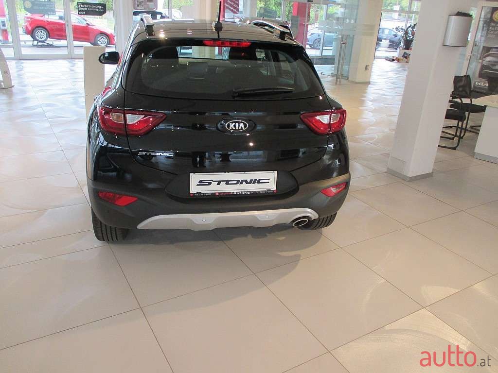 2021' Kia Stonic photo #2