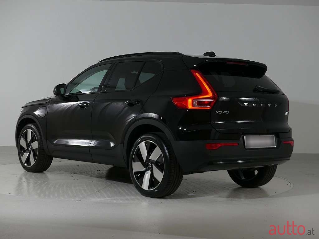 2022' Volvo XC40 photo #2
