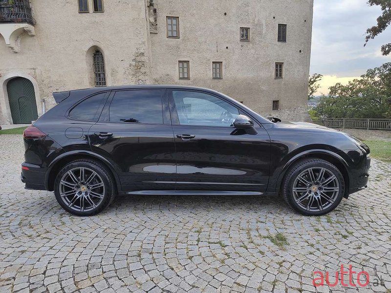 2015' Porsche Cayenne photo #5