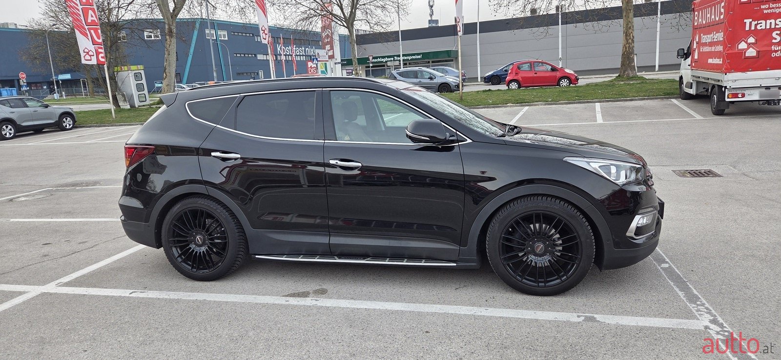 2018' Hyundai Santa Fe photo #2