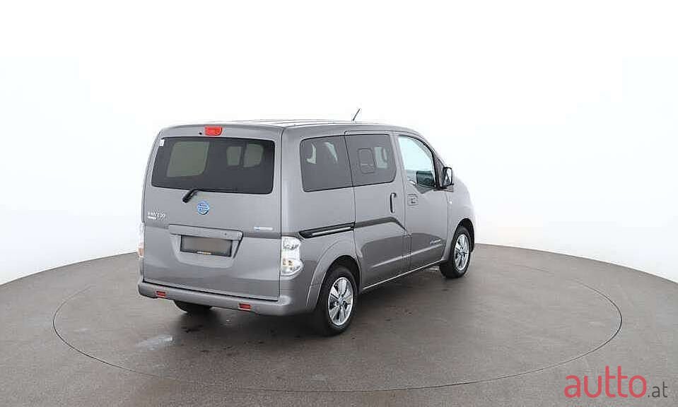 2015' Nissan NV200 photo #3