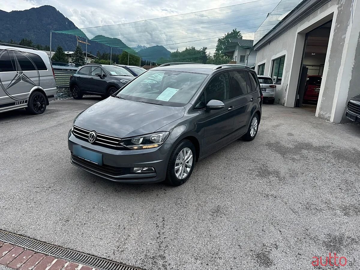 2016' Volkswagen Touran photo #3