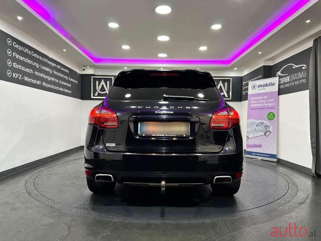 2011' Porsche Cayenne photo #5