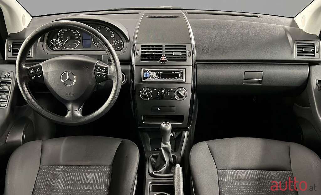 2011' Mercedes-Benz A-Klasse photo #6