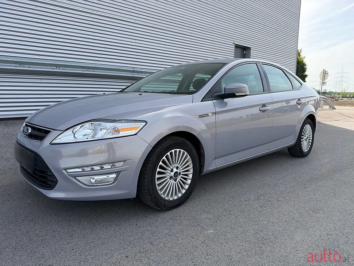 2011' Ford Mondeo photo #2