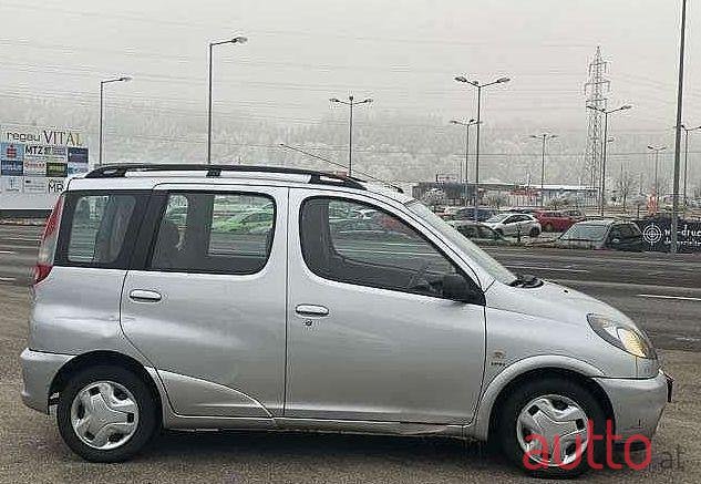 2001' Toyota Yaris photo #2