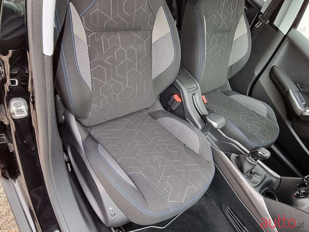 2018' Peugeot 2008 photo #3