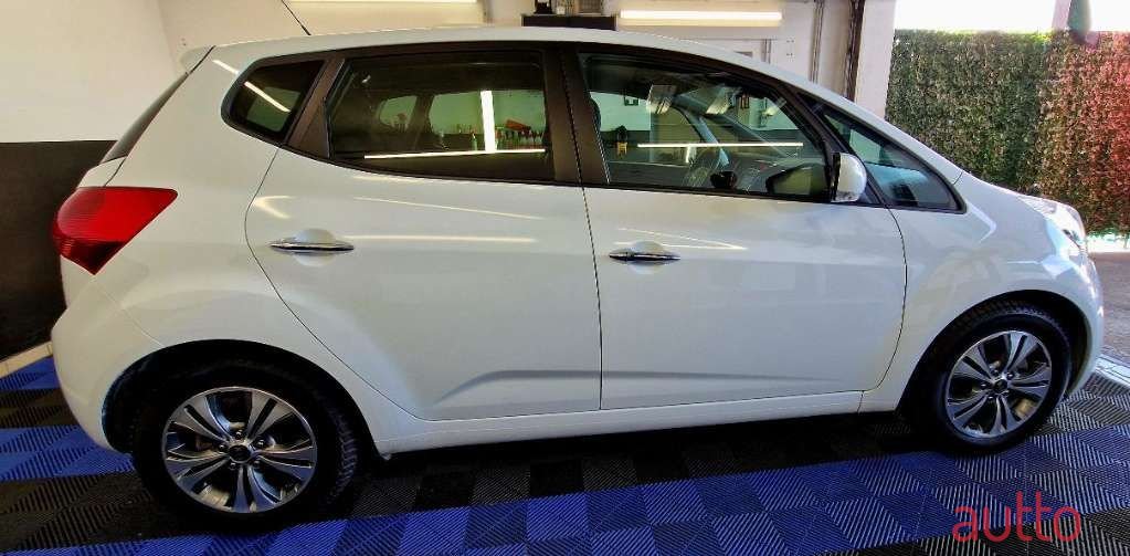2017' Kia Venga photo #6
