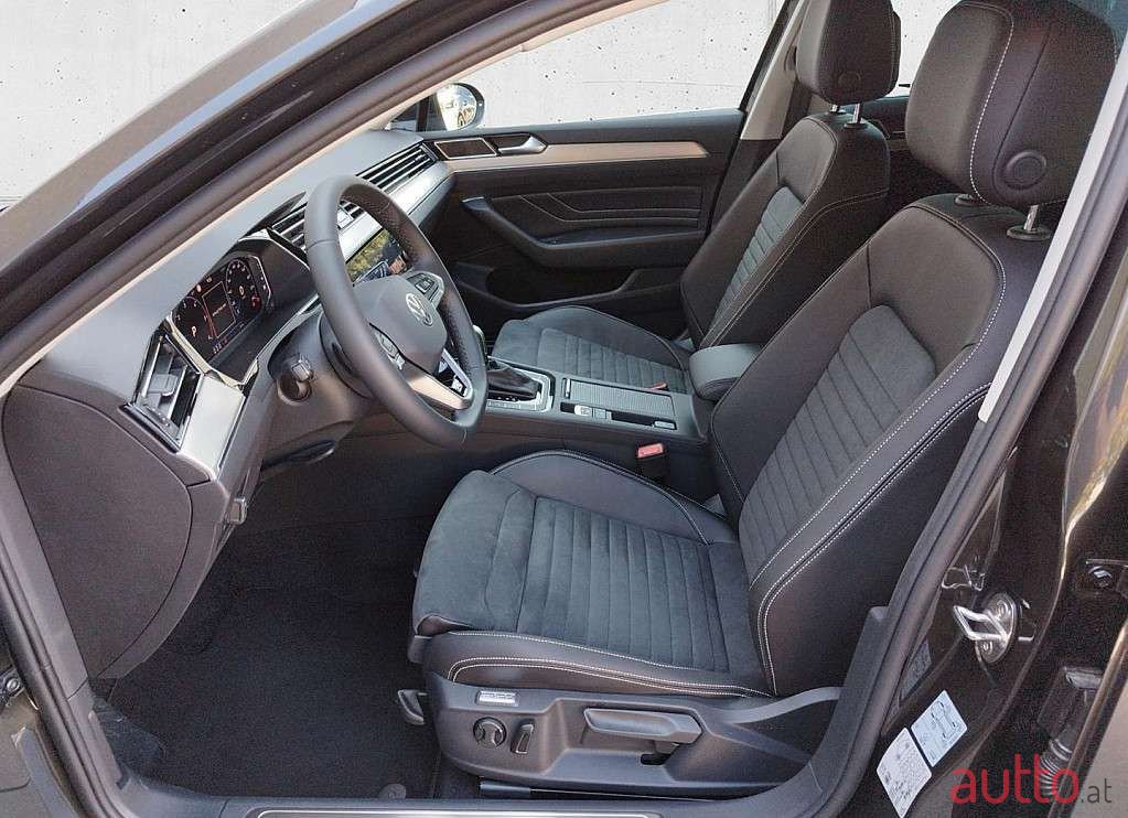 2023' Volkswagen Passat photo #6