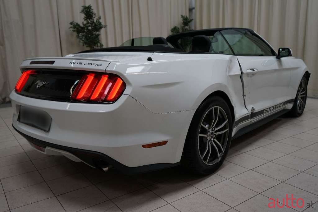 2017' Ford Mustang photo #5