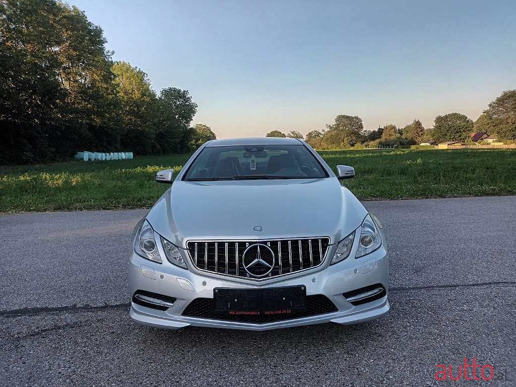 2011' Mercedes-Benz E-Klasse photo #6