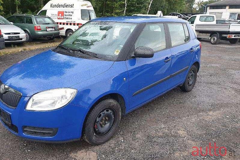 2008' Skoda Fabia photo #1