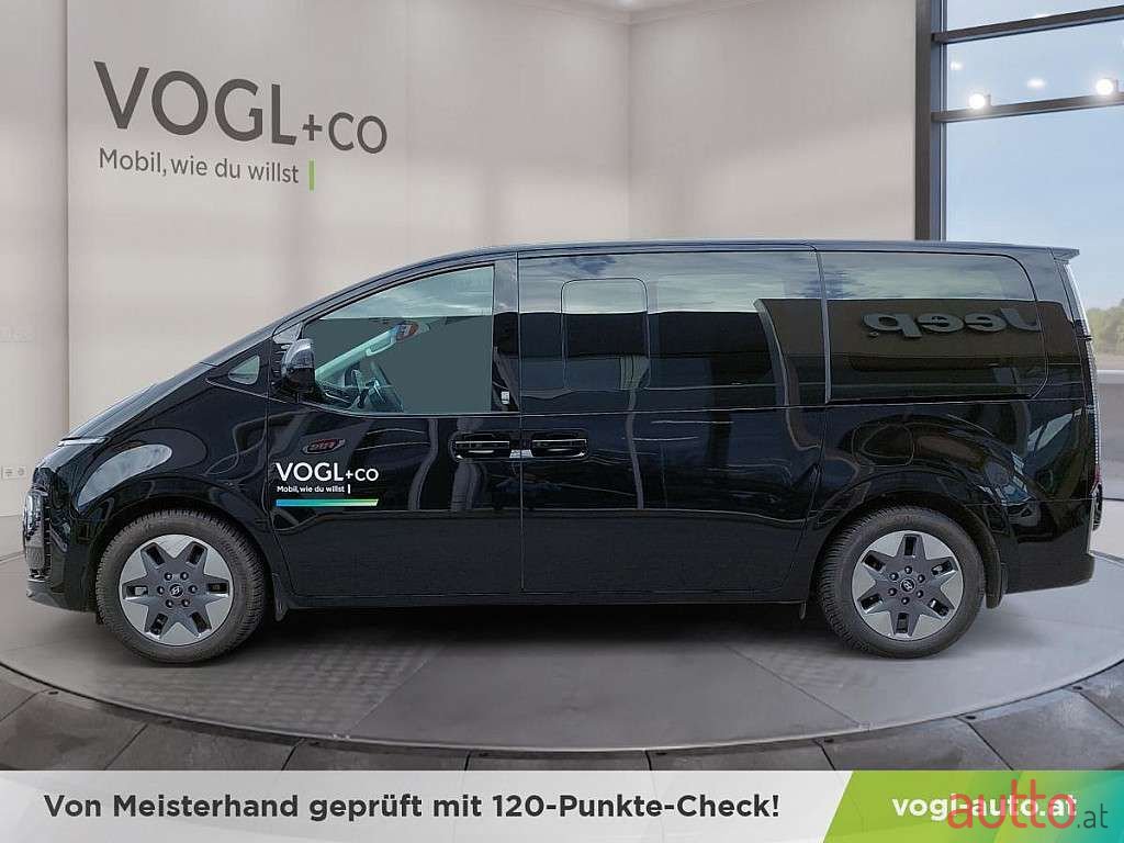 2023' Hyundai Staria photo #2