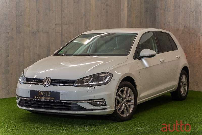 2017' Volkswagen Golf photo #1