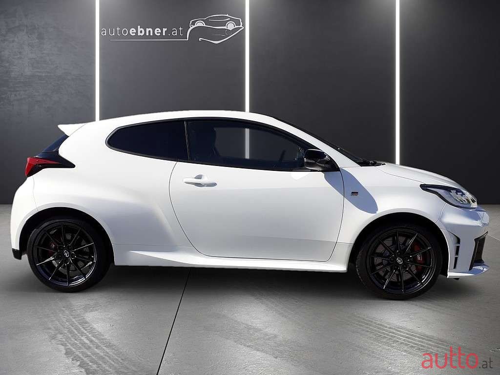 2024' Toyota Yaris photo #4