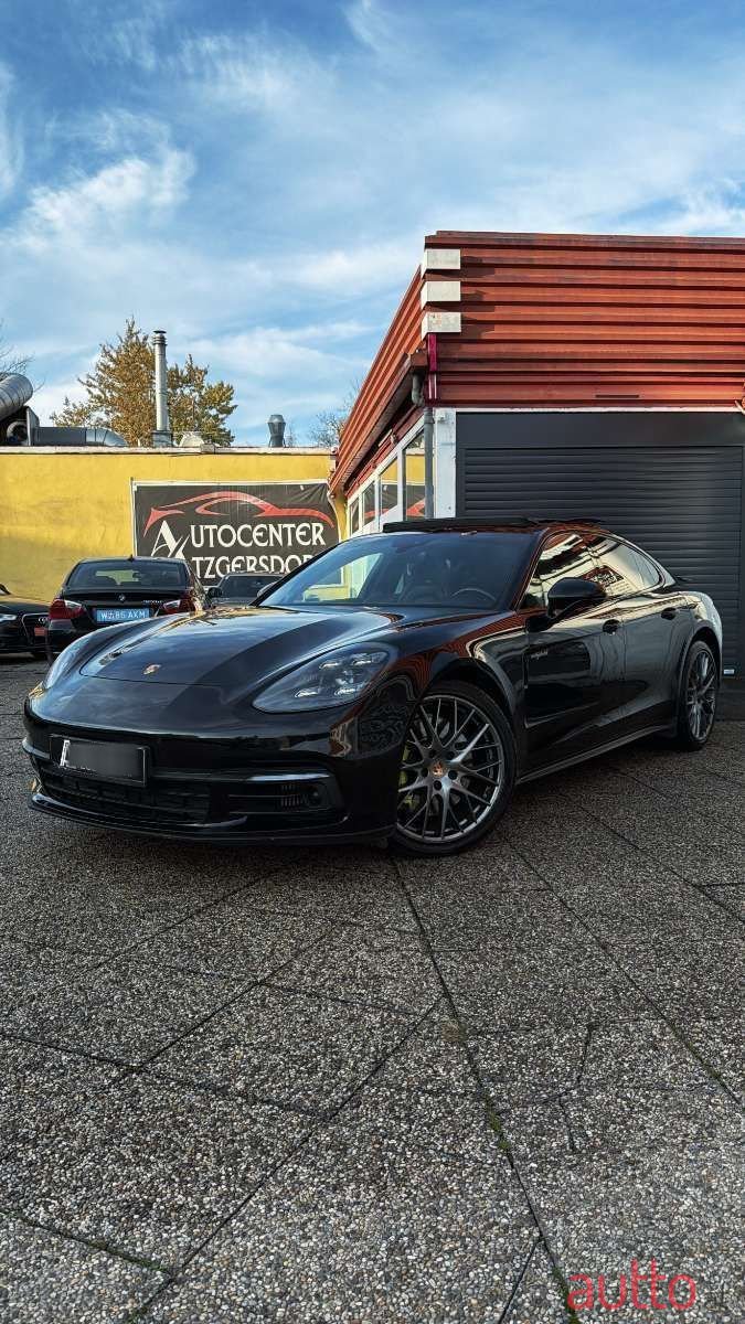 2019' Porsche Panamera photo #4