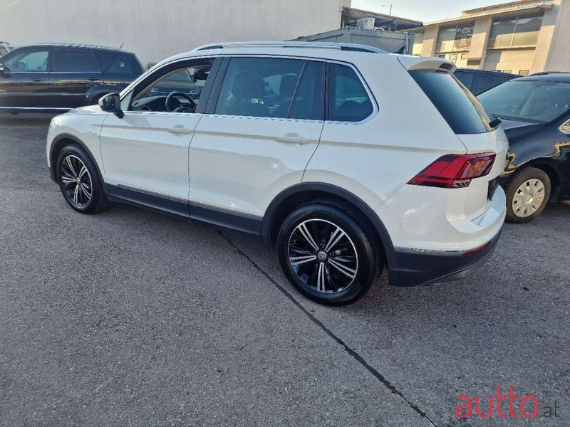 2018' Volkswagen Tiguan photo #3