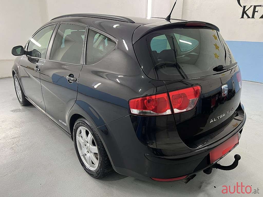 2010' SEAT Altea XL photo #3