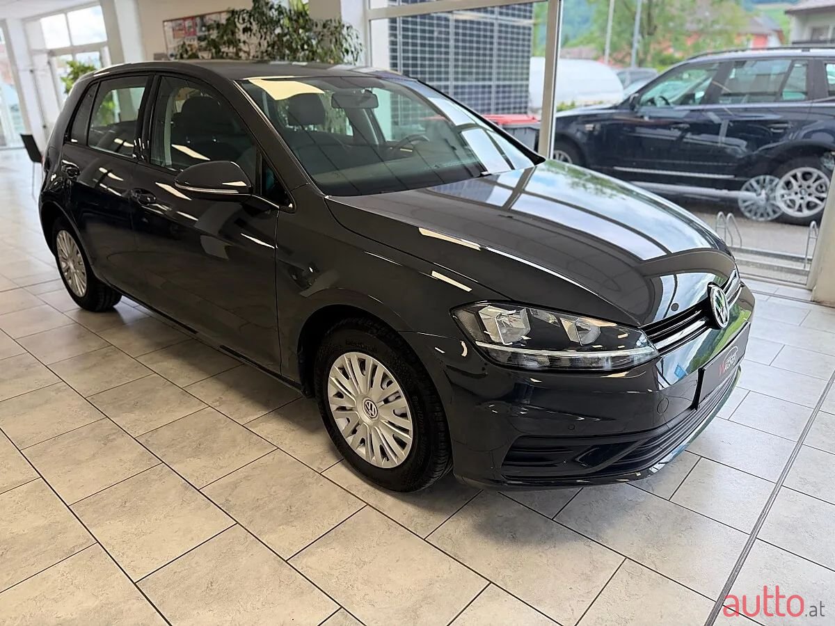 2019' Volkswagen Golf photo #3