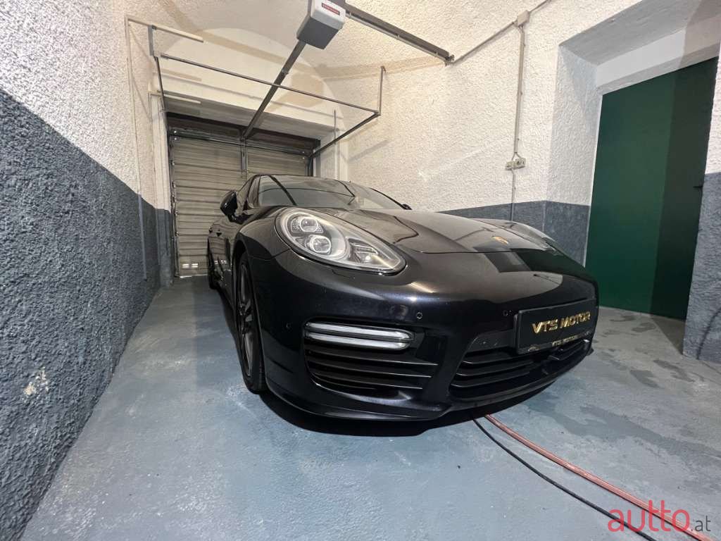 2014' Porsche Panamera photo #3