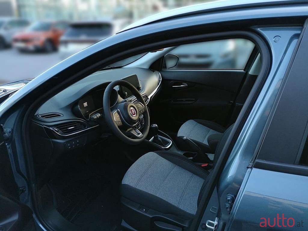 2022' Fiat Tipo photo #5