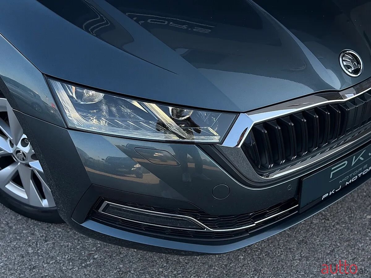 2020' Skoda Octavia photo #3