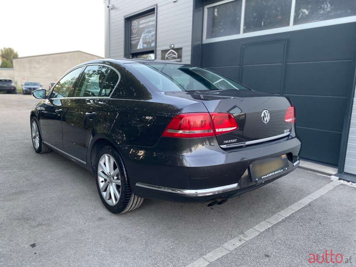 2011' Volkswagen Passat photo #6