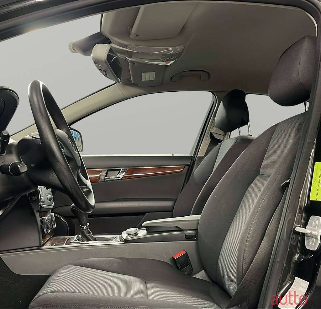 2009' Mercedes-Benz C-Klasse photo #4