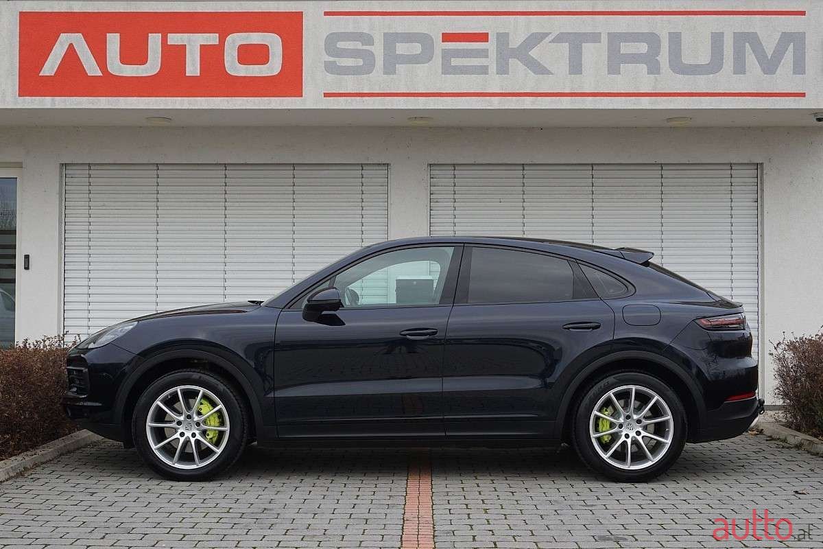 2020' Porsche Cayenne photo #3