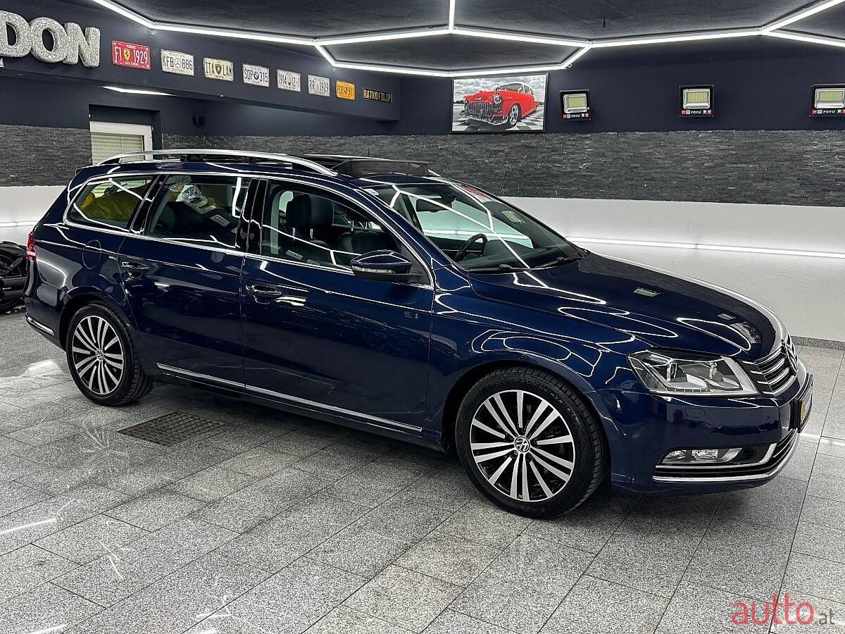 2011' Volkswagen Passat photo #5