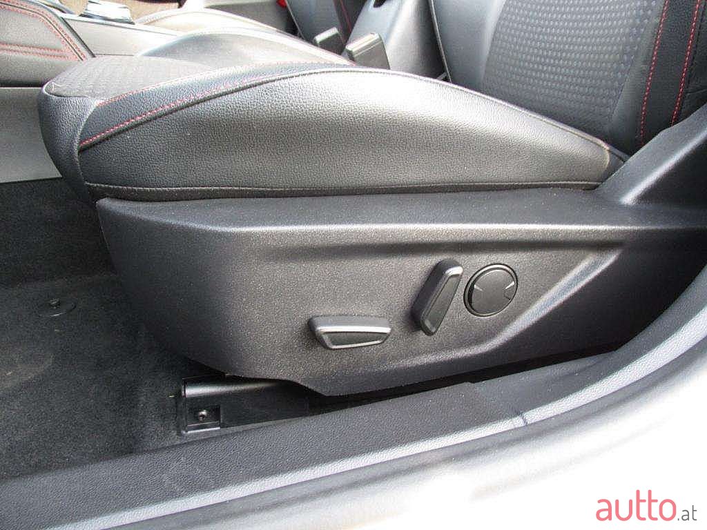 2020' Ford Focus photo #6