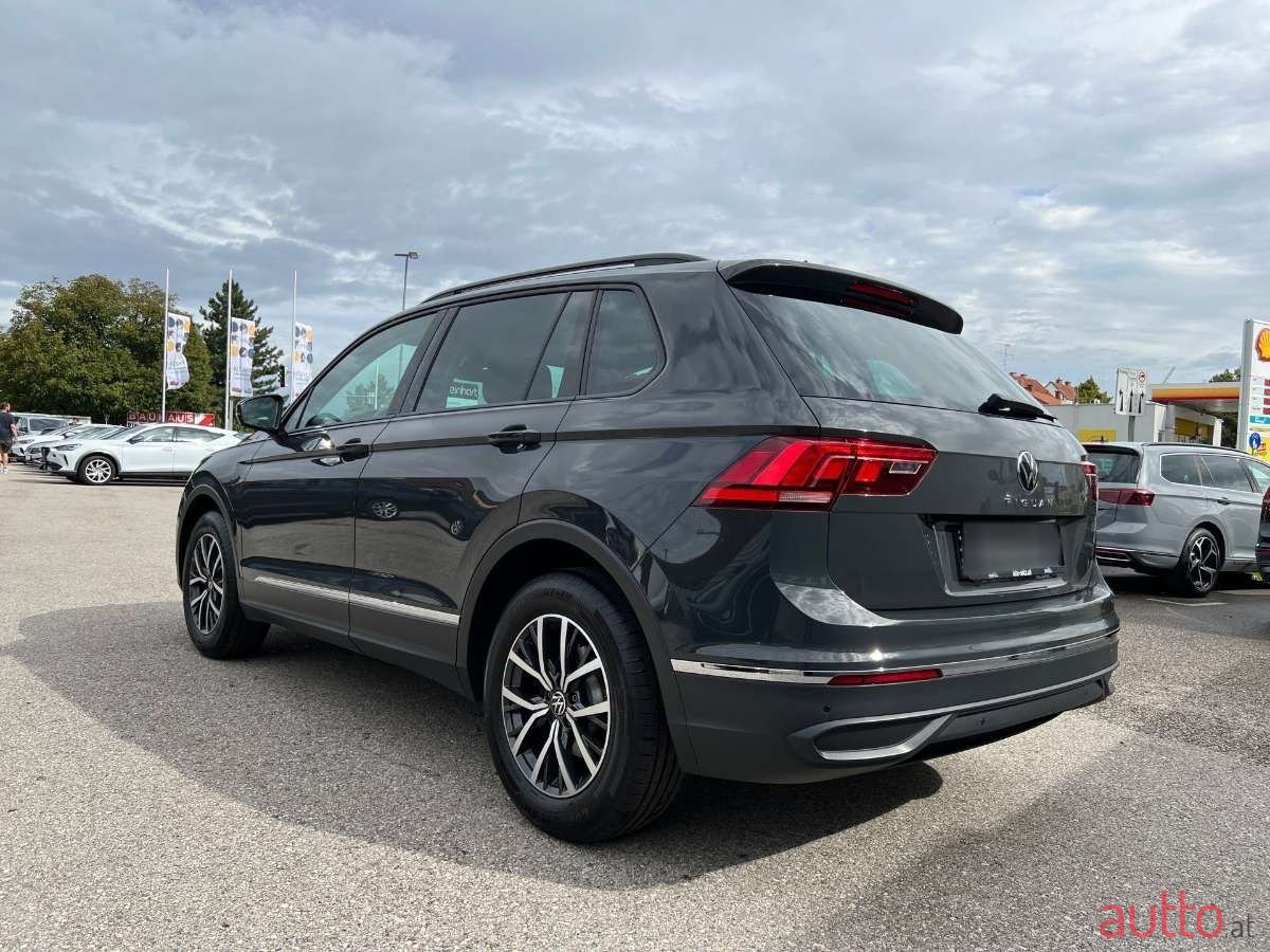 2021' Volkswagen Tiguan photo #5
