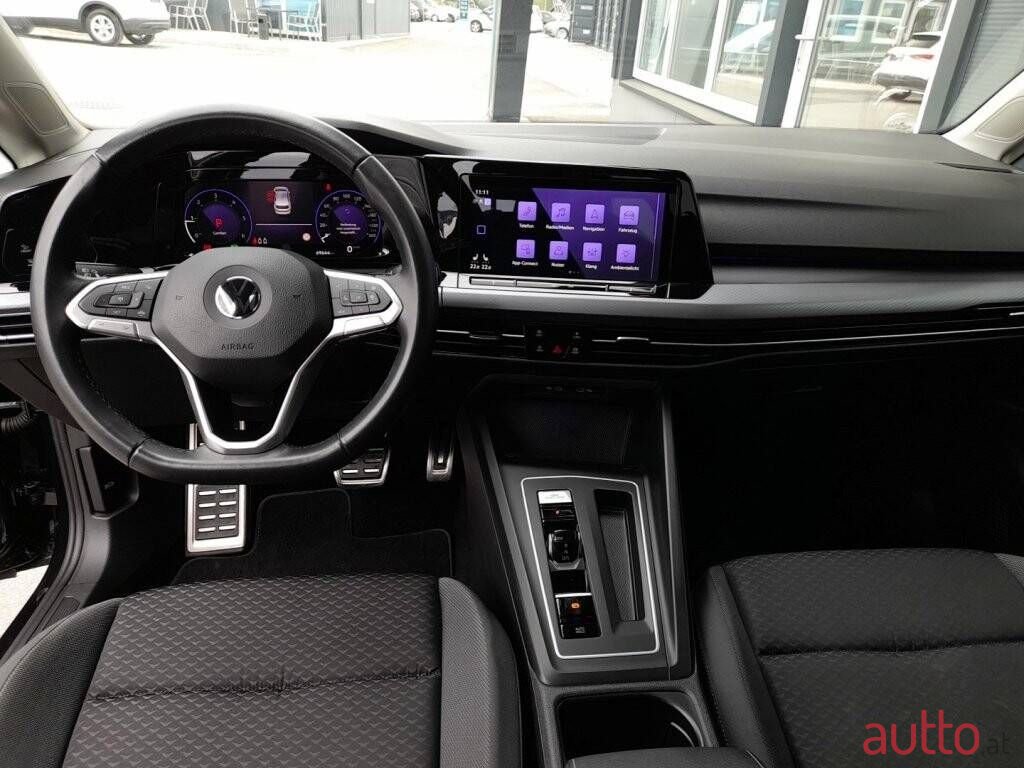 2022' Volkswagen Golf photo #3