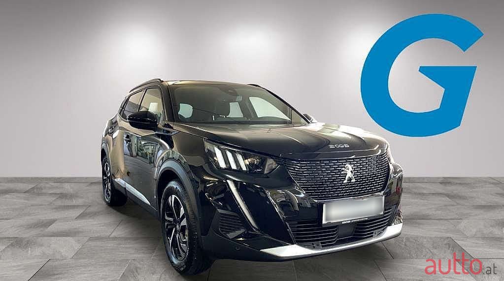 2023' Peugeot 2008 photo #2