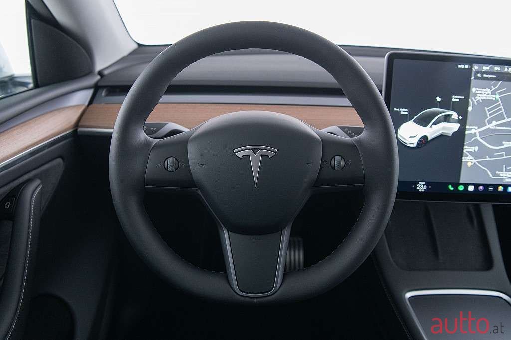 2022' Tesla Model Y photo #5