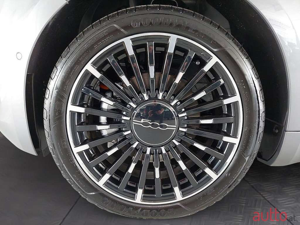 2023' Fiat 500C photo #5