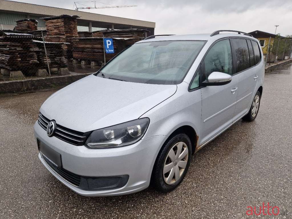 2010' Volkswagen Touran photo #1