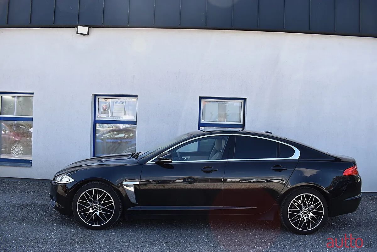 2013' Jaguar XF photo #2