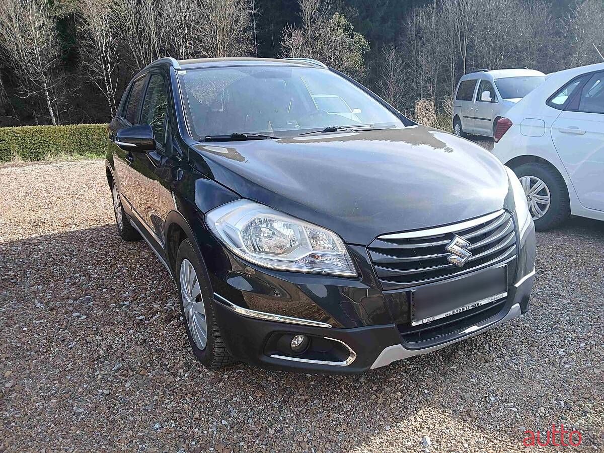 2016' Suzuki SX4 photo #1