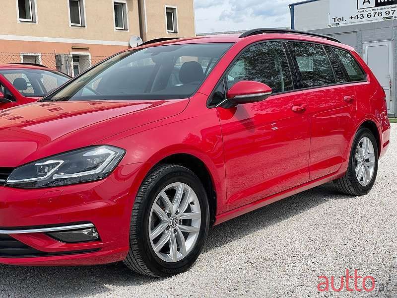 2019' Volkswagen Golf photo #2