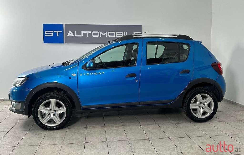 2014' Dacia Sandero photo #2