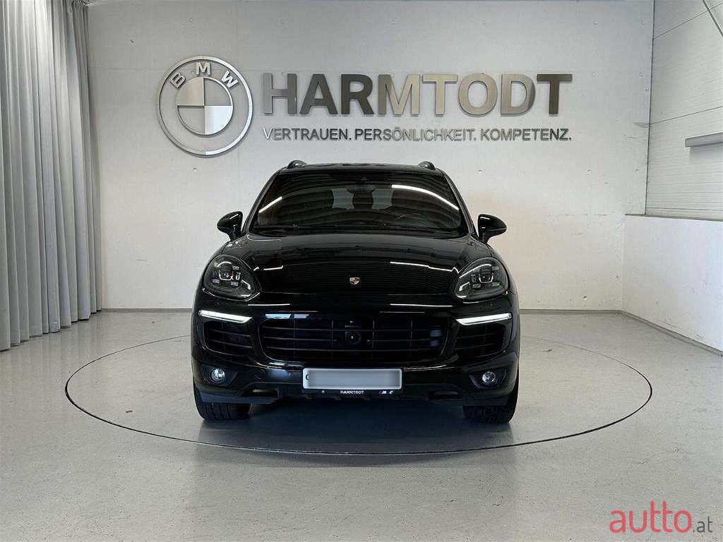 2017' Porsche Cayenne photo #5