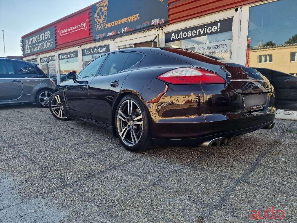 2011' Porsche Panamera photo #1