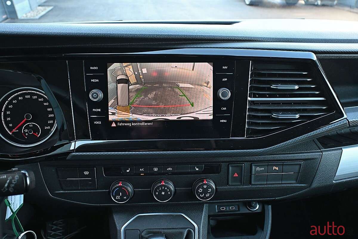 2023' Volkswagen Multivan photo #6